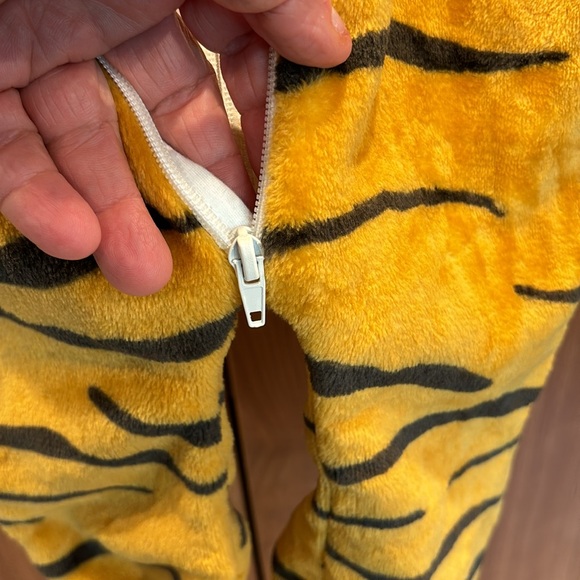 Qiaoniuniu Zebra  Costume  with Tail  New With Tag Fit size 2-3 - Picture 10 of 16